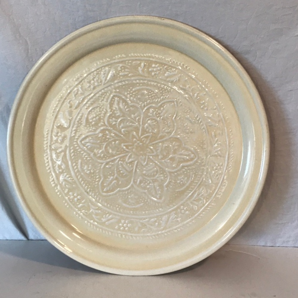 Easter Holiday Tin Ceiling Metal Coffee Serving Tray  Embossed Round Serve Tray